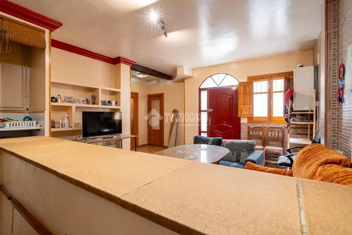 Sala de estar de Casa adosada en venta en Granada con Aire acondicionado