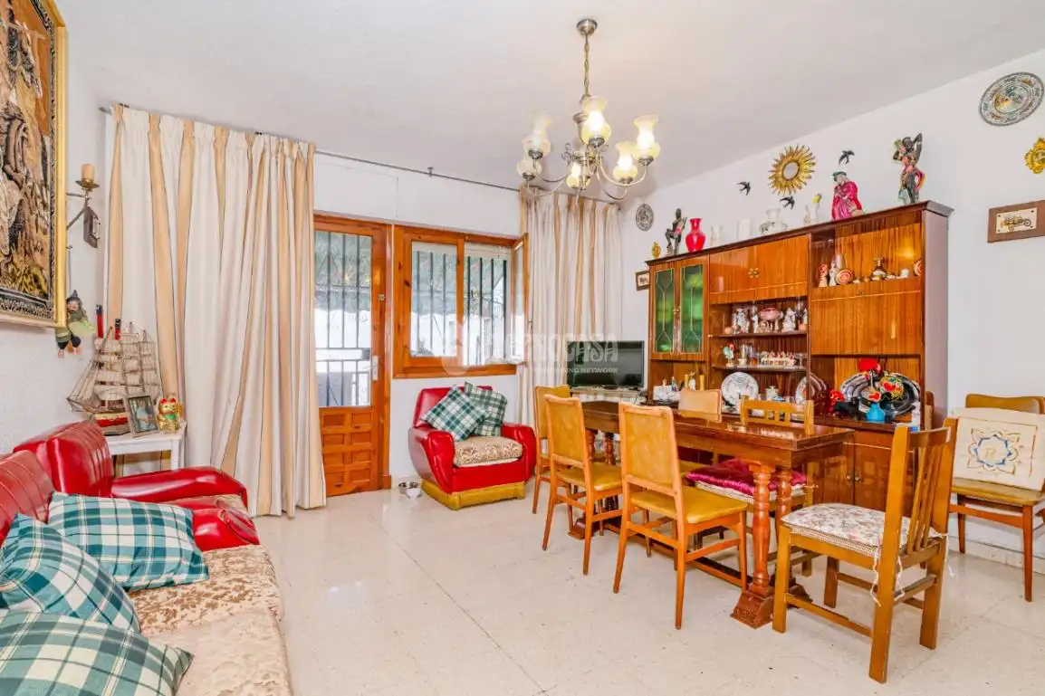 Sala de estar de Piso en venta en Granada con Calefacción, Amueblado y Balcón