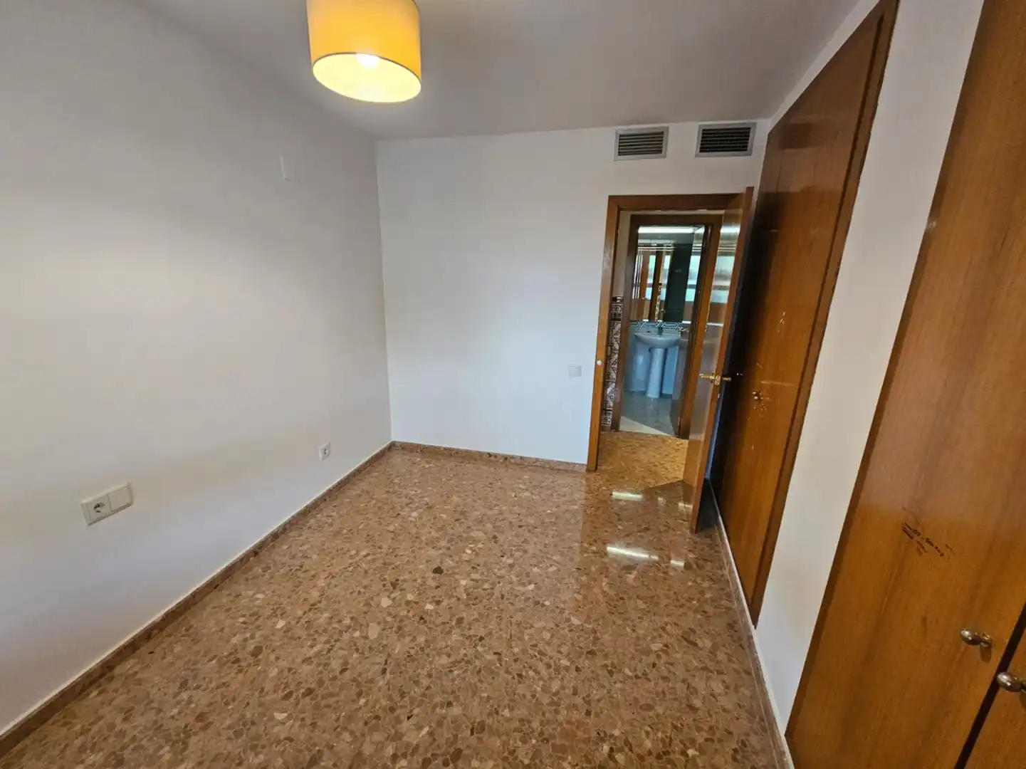 Bedroom of Flat for rent in Valencia  with Air Conditioner and Heating