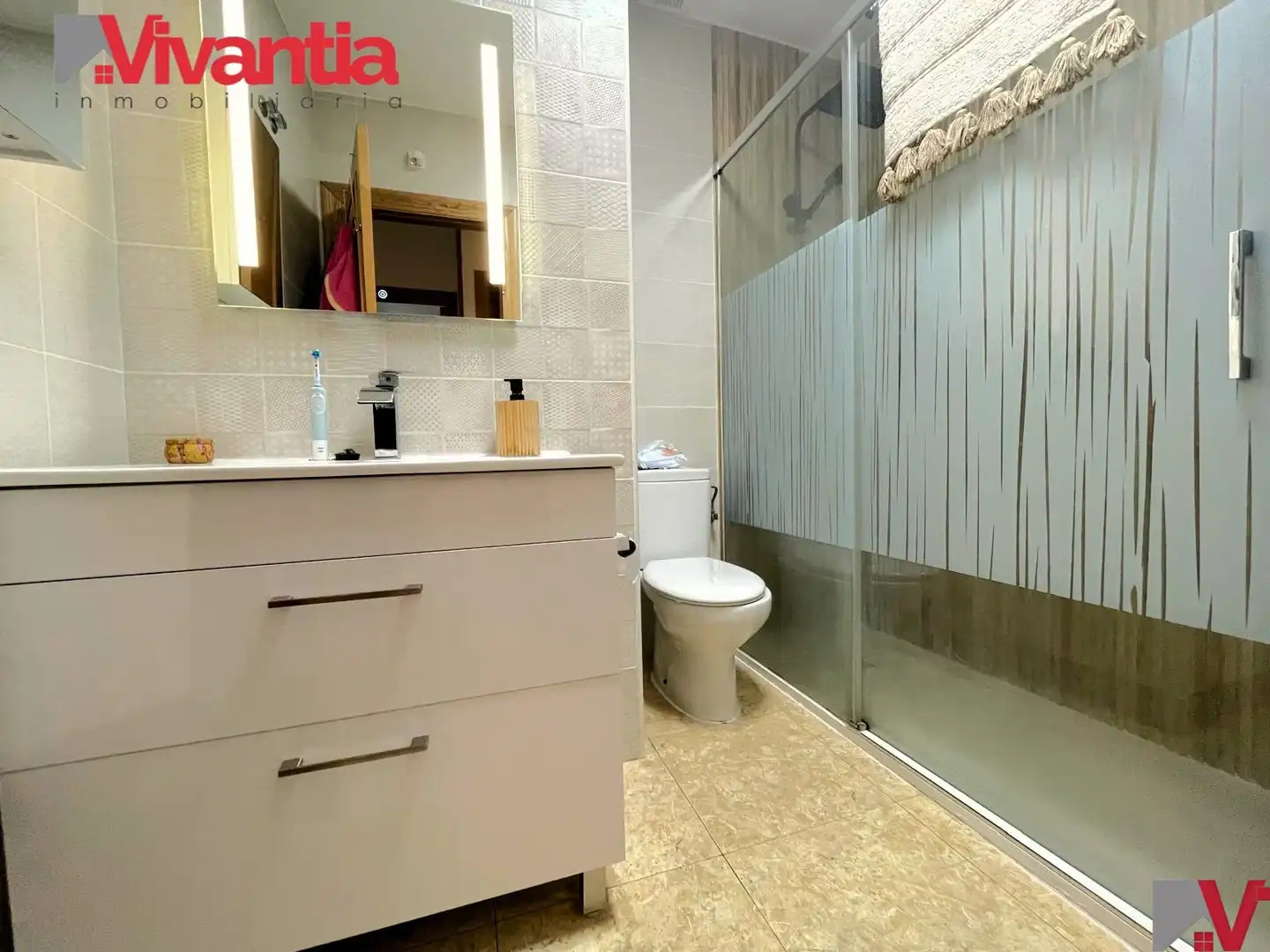 Badezimmer von Dachboden zum Verkauf in Lorca mit Klimaanlage, Terrasse und Abstellraum