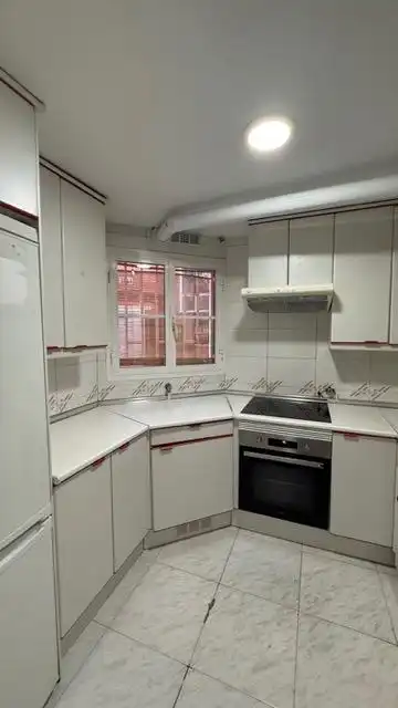 Cocina de Piso en venta en Las Rozas de Madrid con Calefacción, Jardín privado y Piscina comunitaria