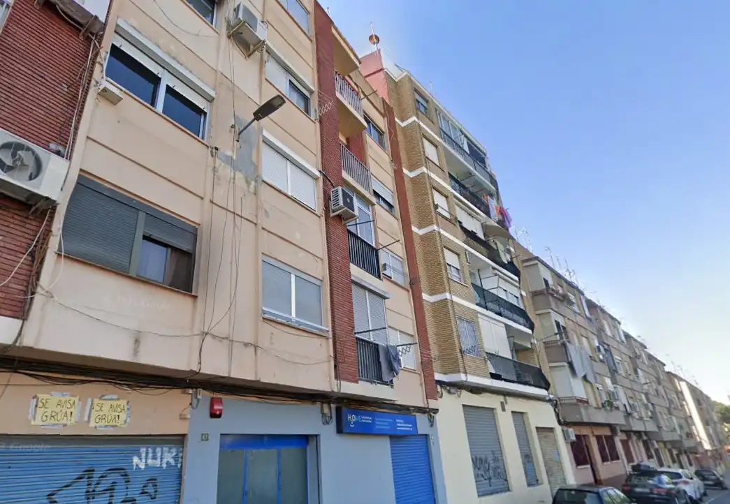 Traster en venda a Sant Lluis Bertran, Camí Reial