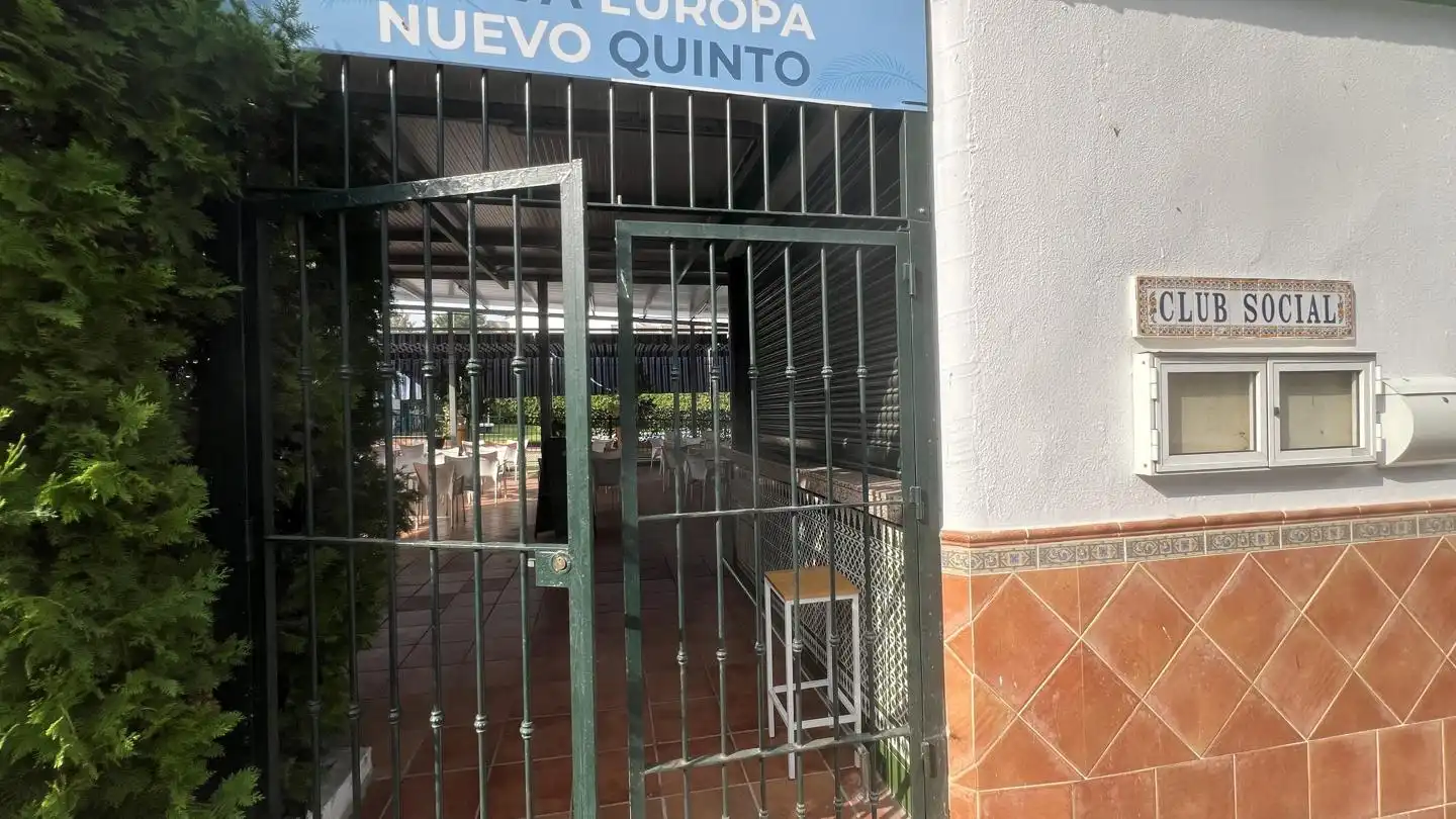 Casa o xalet en venda en Montequinto amb Jardí privat, Terrassa i Piscina comunitària