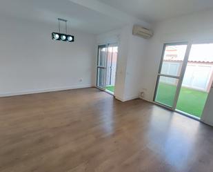 Living room of Single-family semi-detached for sale in Puerto Real  with Air Conditioner, Heating and Parquet flooring