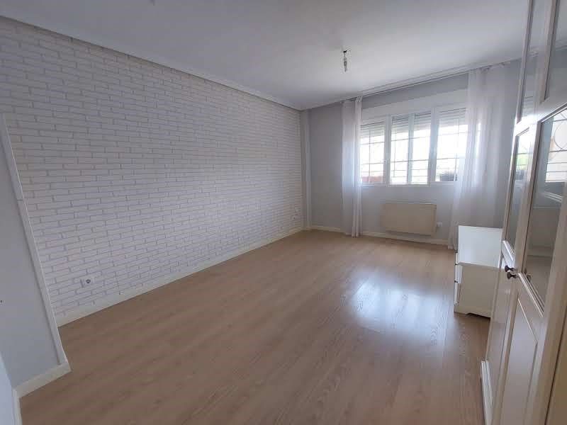 Schlafzimmer von Wohnung zum Verkauf in Pedrezuela mit Ofen, Waschmaschine und Mikrowelle