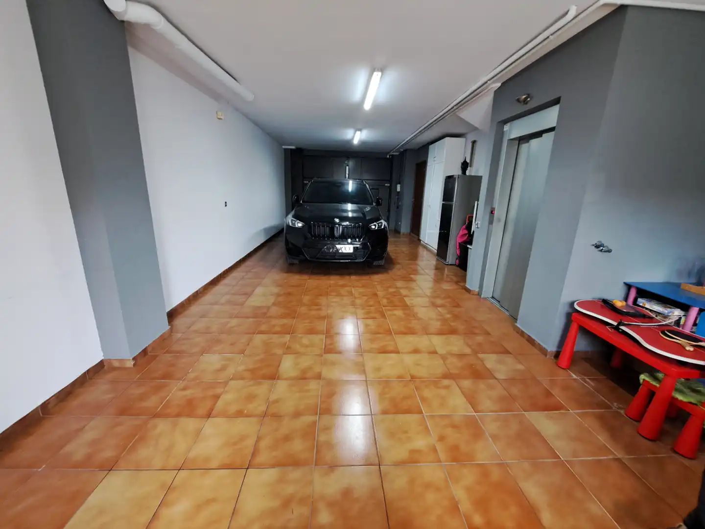 Aparcament de Casa adosada en venda en Mataró amb Aire condicionat, Calefacció i Jardí privat