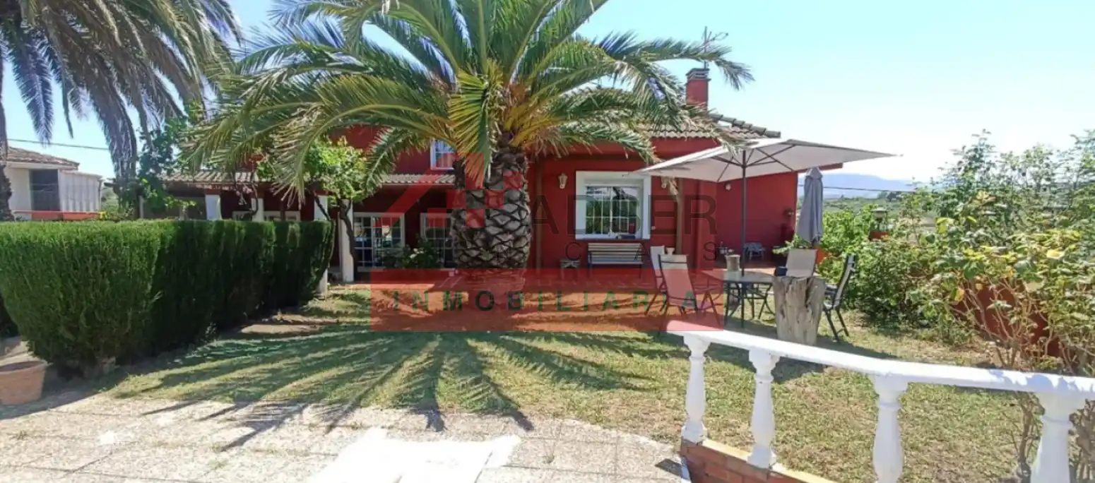 Vista exterior de Casa o xalet en venda en Villamediana de Iregua amb Calefacció i Piscina