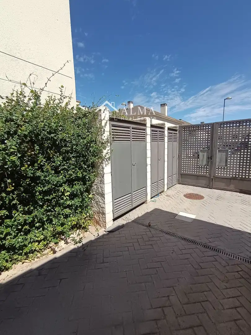 Terraced house with pool for sale in La Montaña - El Cortijo, imagen 8
