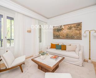 Living room of Flat to rent in  Madrid Capital  with Air Conditioner, Heating and Terrace