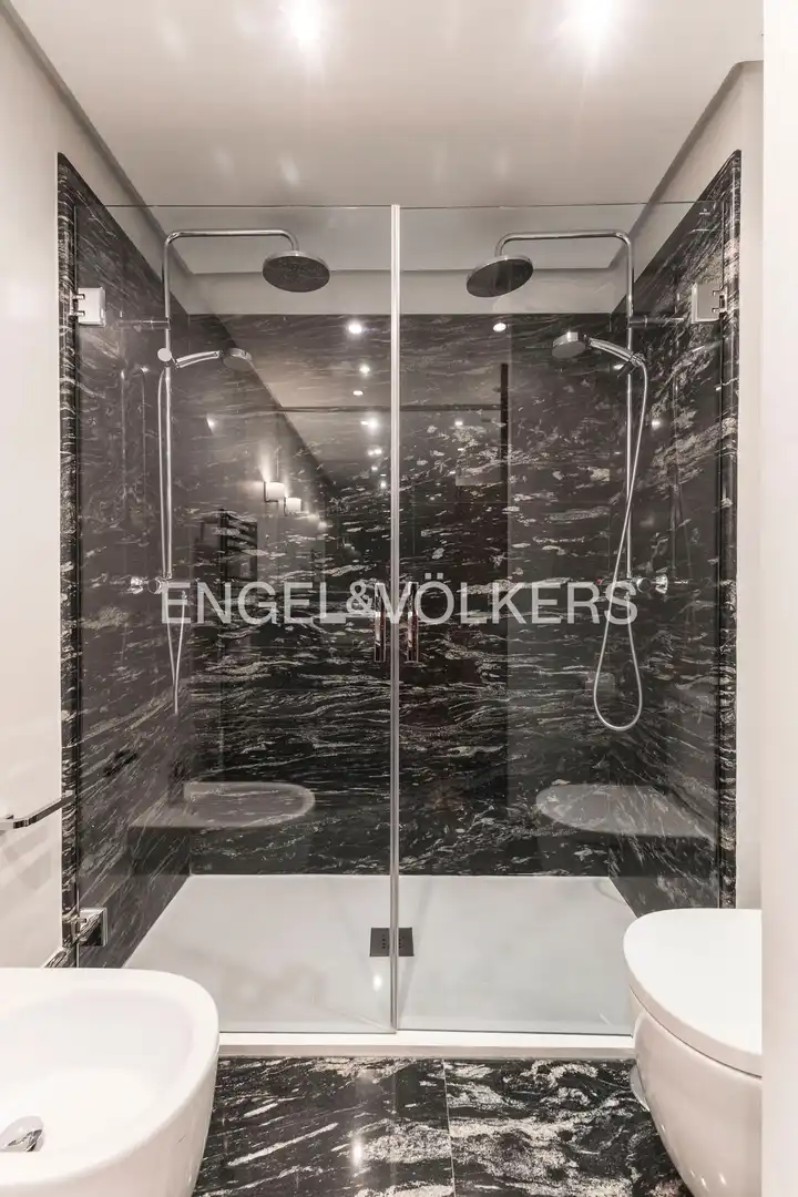 Badezimmer von Wohnung zur Miete in Barrio de Salamanca