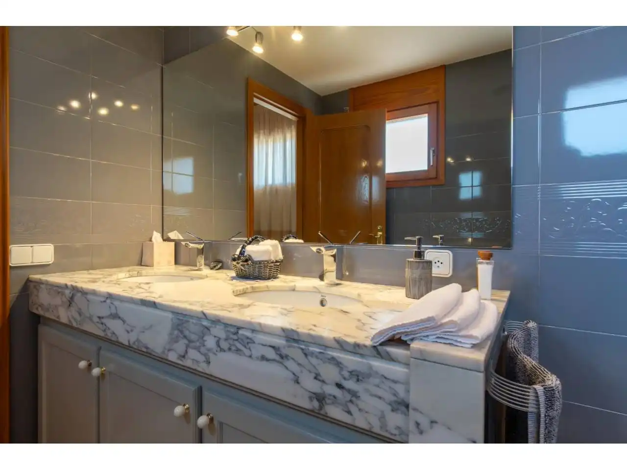 Bathroom of Houses for sale in Banyoles  with Air Conditioner, Heating and Private garden