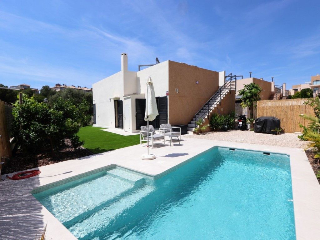 Jardí de Casa o xalet en venda en Orihuela amb Aire condicionat, Jardí privat i Terrassa