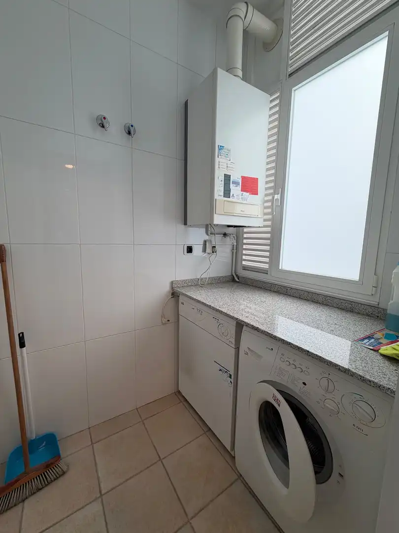 Cuina de Apartament de lloguer en Lugo amb Calefacció, Traster i Moblat