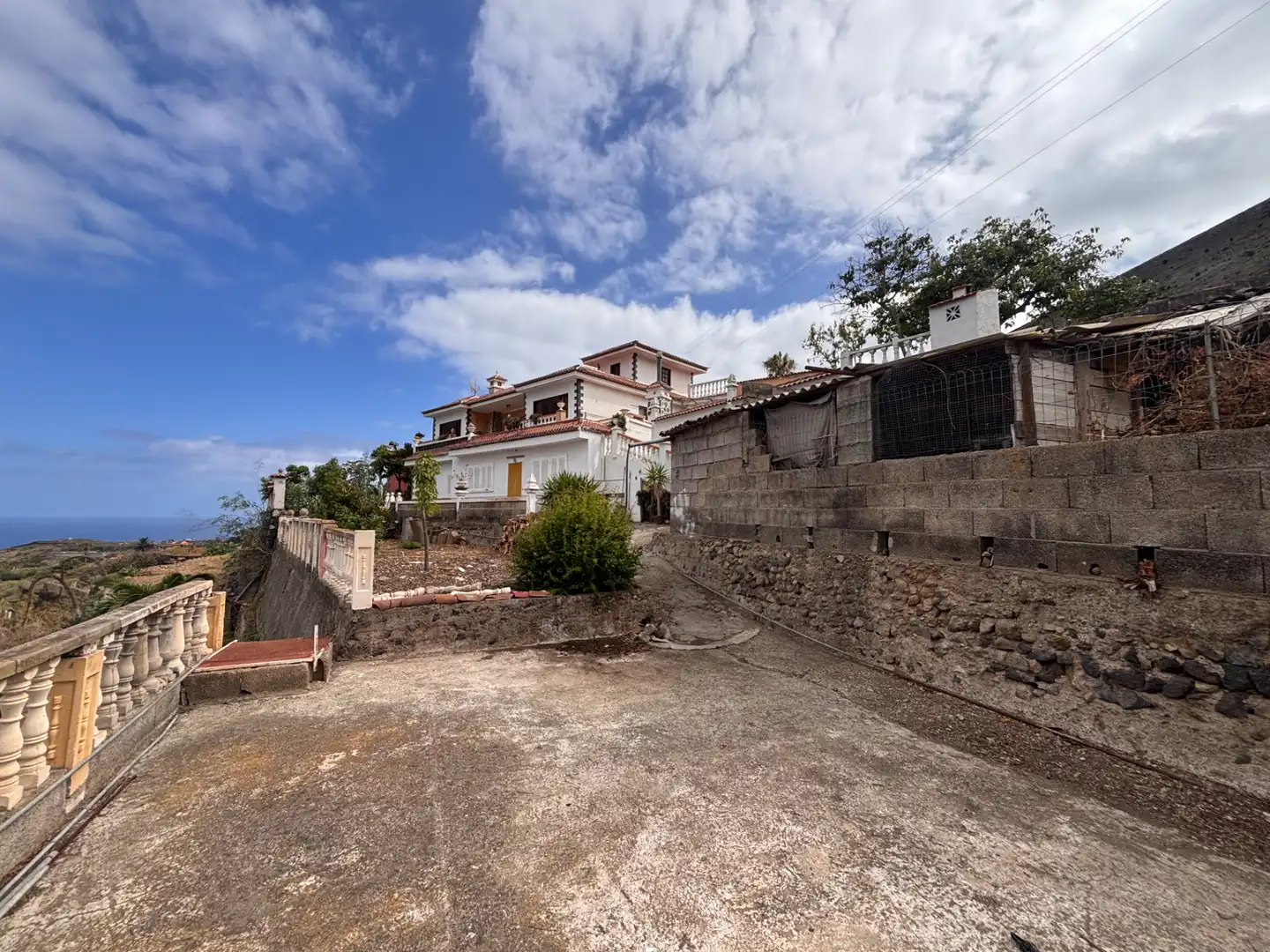 Vista exterior de Casa o xalet en venda en Icod de los Vinos amb Jardí privat, Terrassa i Traster