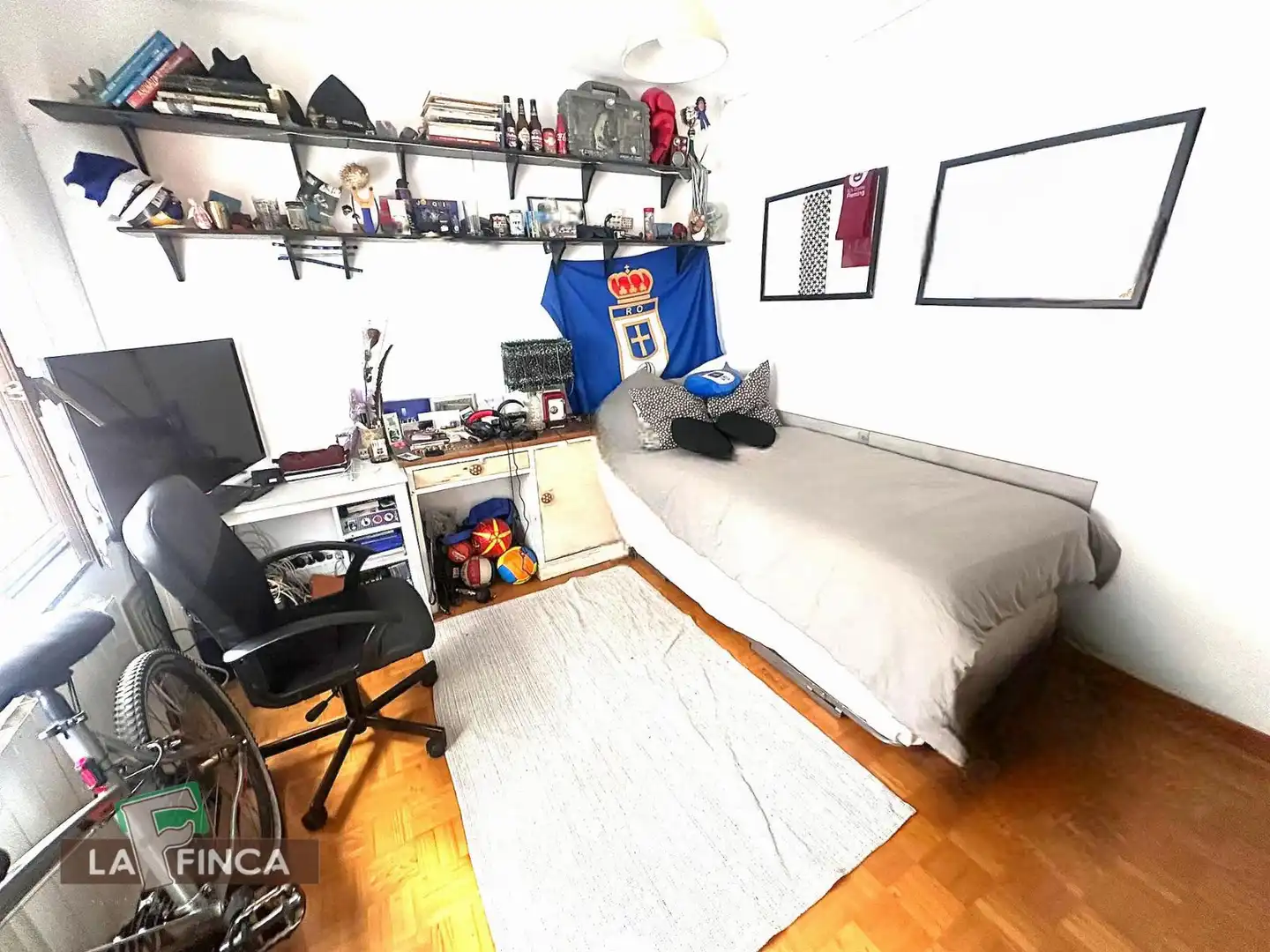 Bedroom of Flat for sale in Oviedo   with Heating and Furnished