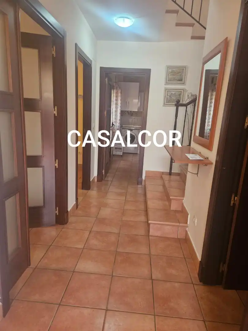 Casa adosada de alquiler en Mairena del Alcor con Aire acondicionado, Amueblado y Horno