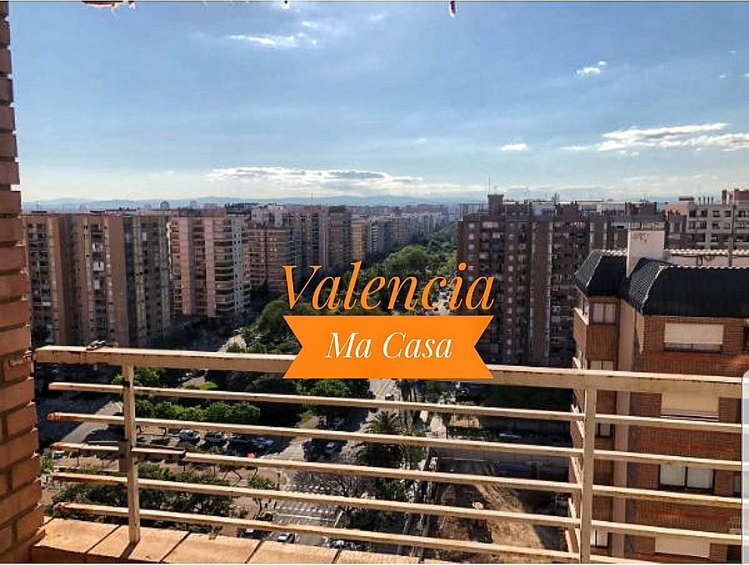 Exterior view of Flat to rent in  Valencia Capital  with Air Conditioner, Heating and Terrace