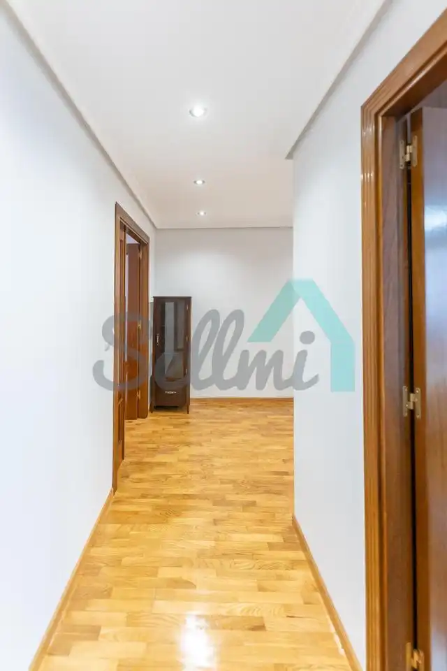 Piso de alquiler en Oviedo  con Calefacción, Parquet y Terraza