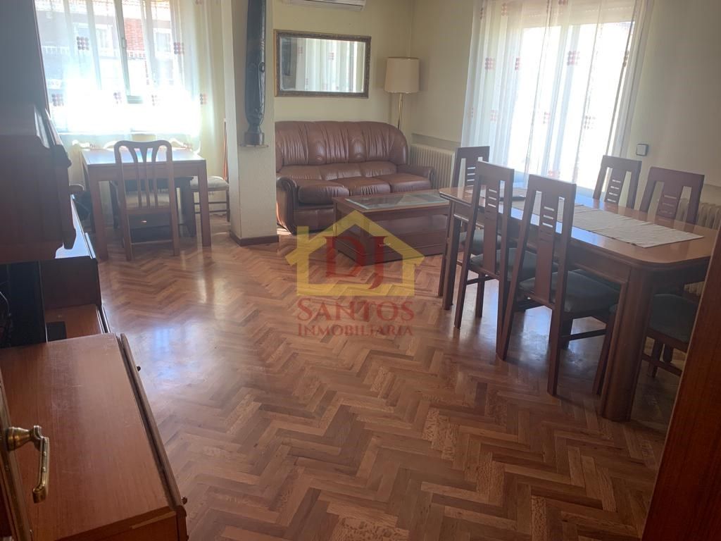 Sala d'estar de Àtic en venda en Salamanca Capital amb Calefacció, Terrassa i Moblat