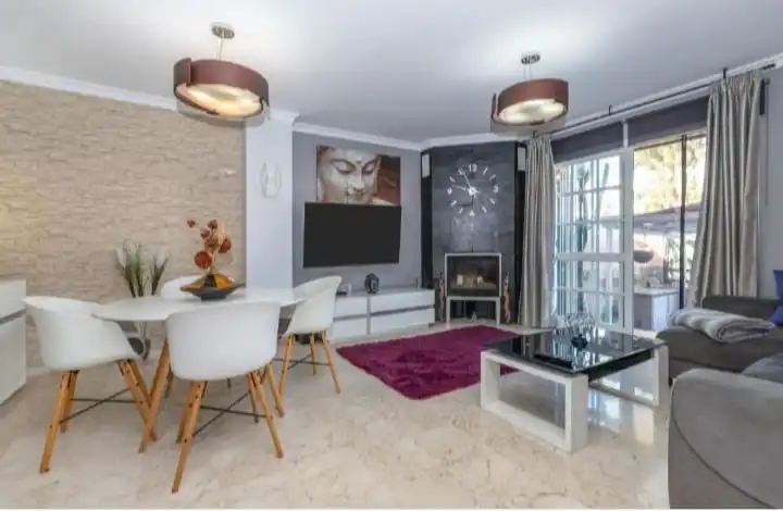 Sala de estar de Casa adosada de alquiler en Benalmádena con Aire acondicionado, Terraza y Amueblado