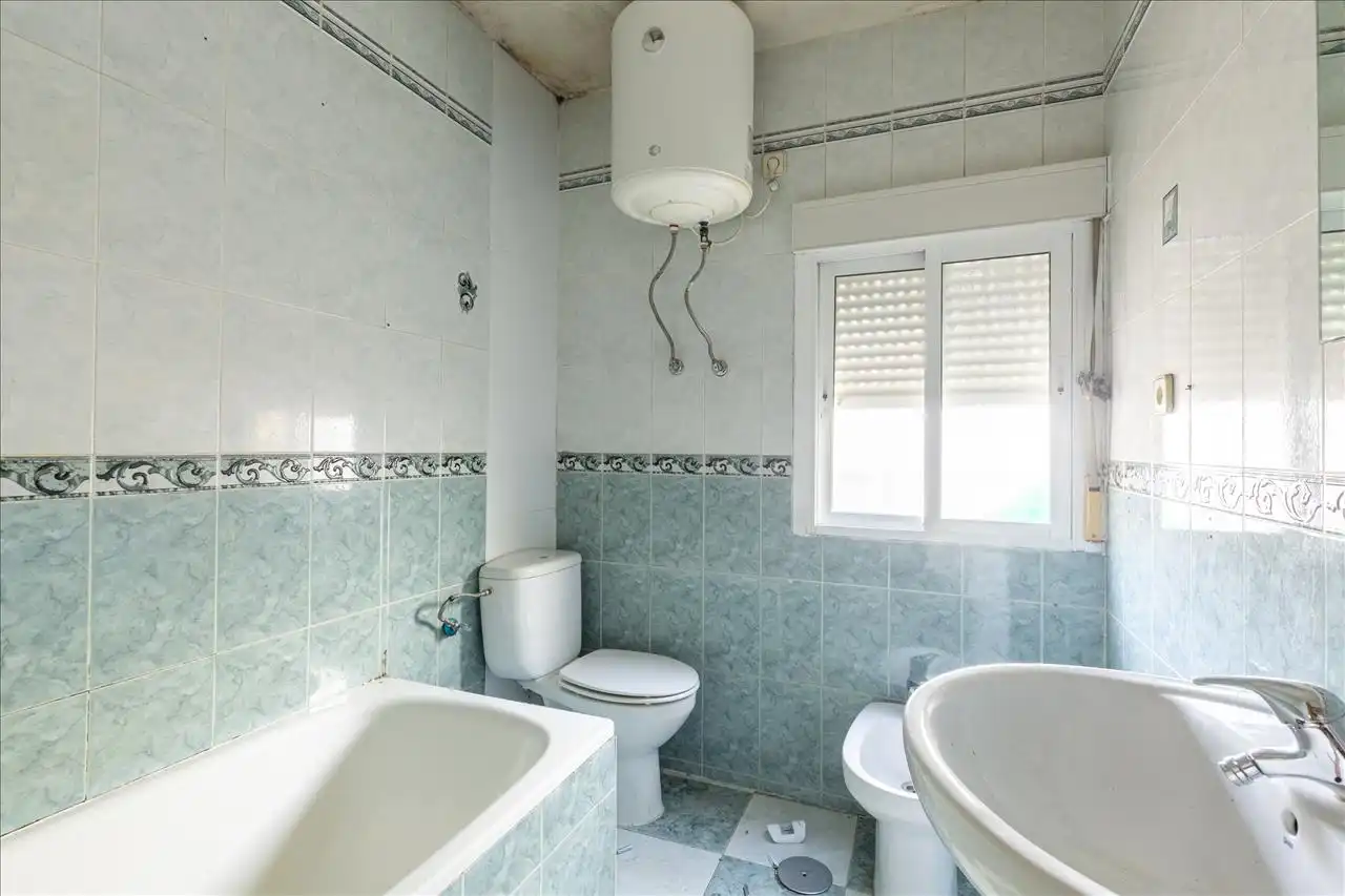 Bathroom of Ground floor for sale in Madrid