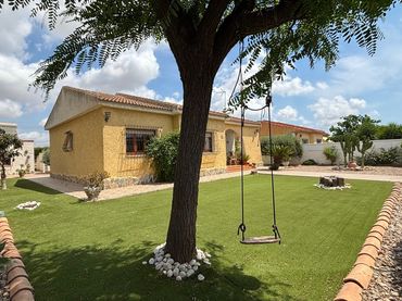 Xalet amb jardí en venda a Calle Narciso Ibáñez Menta 6