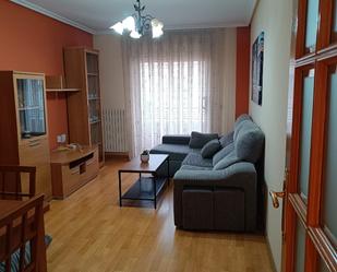 Sala d'estar de Pis de lloguer en  Zaragoza Capital amb Calefacció, Parquet i Moblat