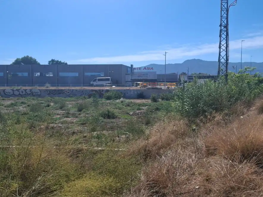 Terreno industrial en venta en Pedanías Este