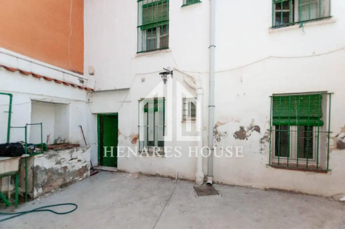 Vista exterior de Casa o xalet en venda en Alcalá de Henares amb Calefacció