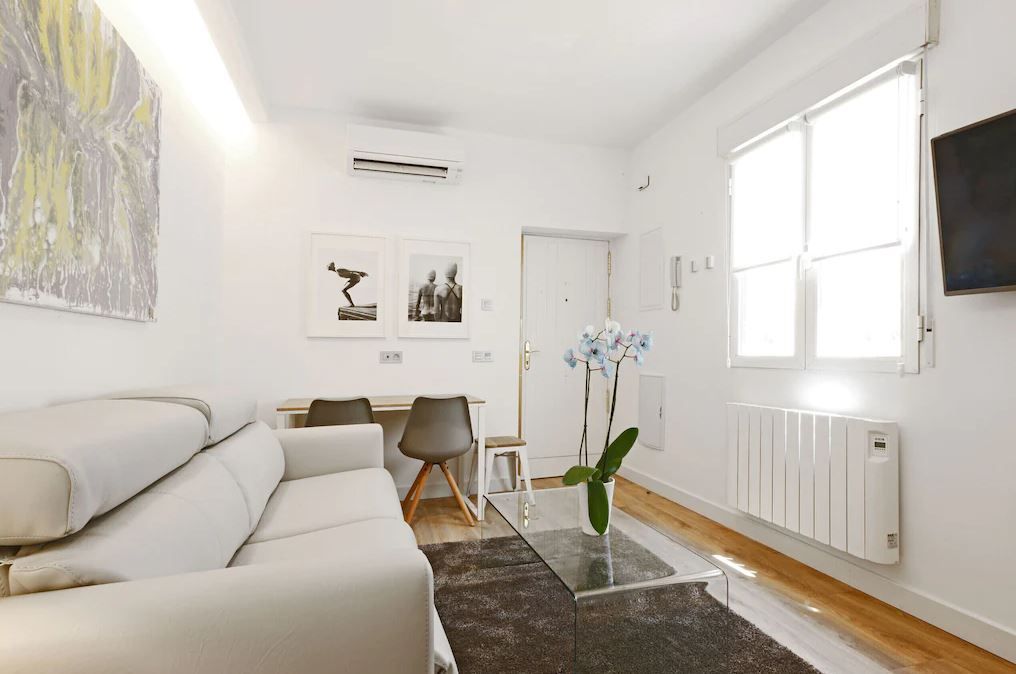 Living room of Flat to rent in Marbella  with Air Conditioner, Furnished and TV