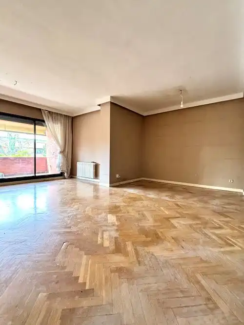 Living room of Flat for sale in Madrid  with Air Conditioner, Heating and Parquet flooring