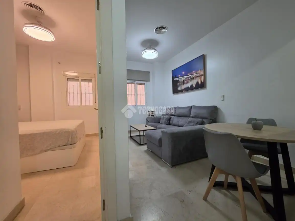 Bedroom of Flat for sale in Sevilla  with Air Conditioner