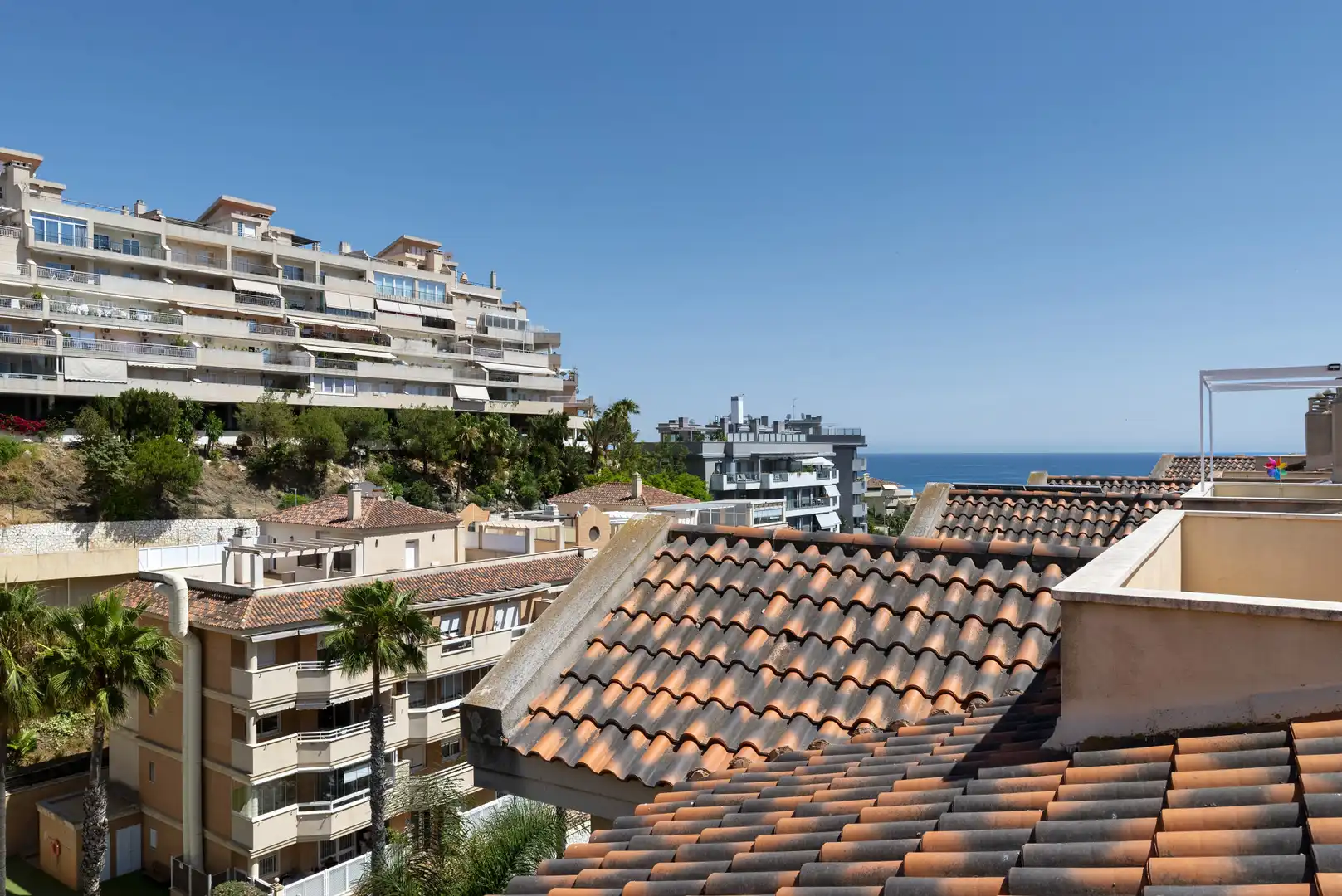 Außenansicht von Einfamilien-Reihenhaus zum Verkauf in Benalmádena mit Klimaanlage, Terrasse und Schwimmbad