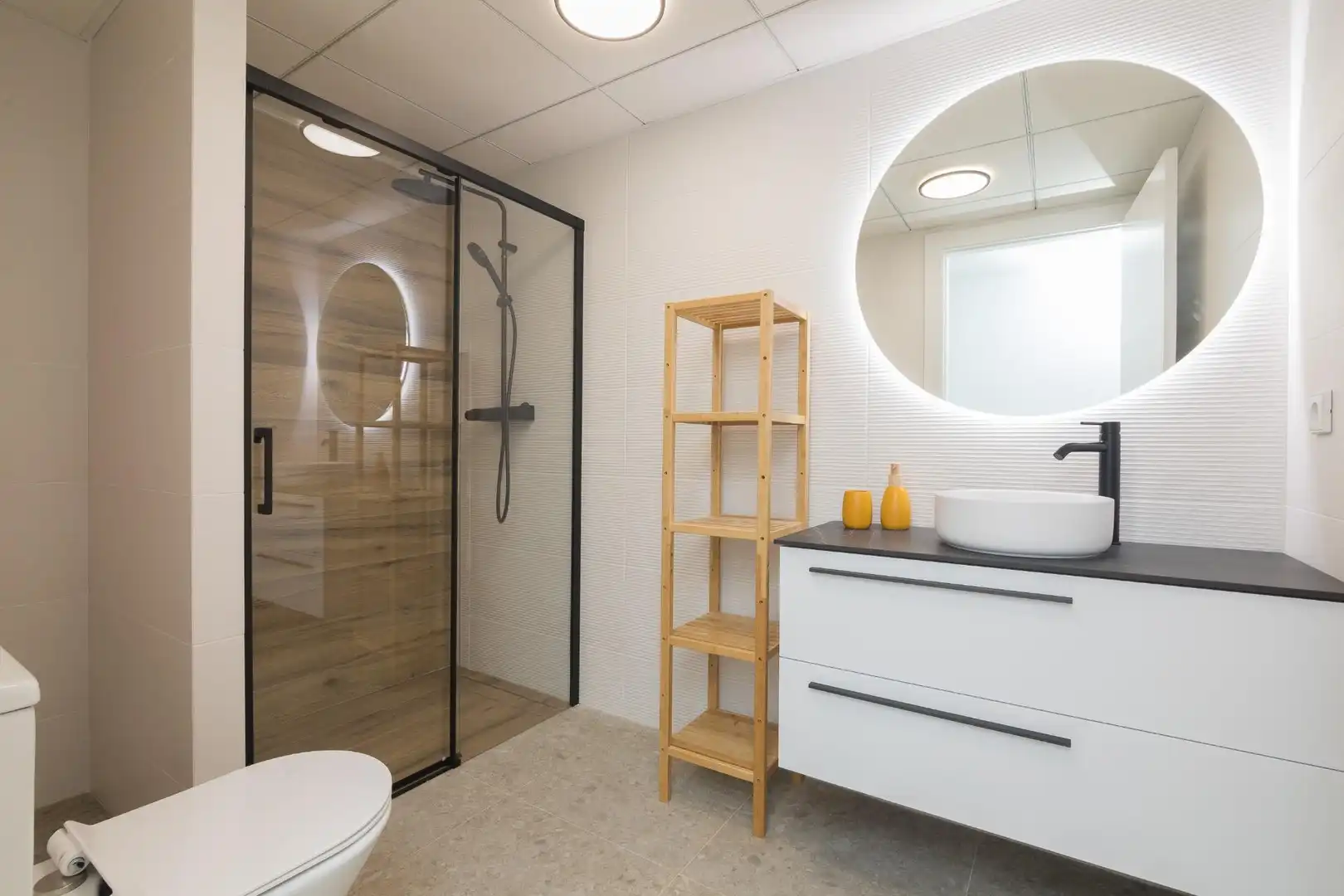 Badezimmer von Wohnung zur untervermieten in Elche / Elx mit Möbliert und Balkon