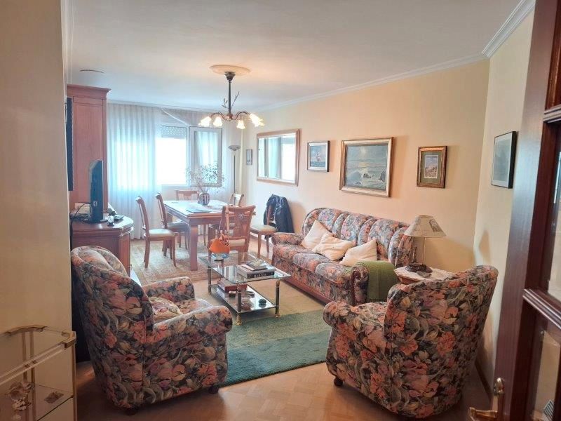 Sala d'estar de Pis en venda en Viveiro amb Calefacció, Terrassa i Moblat
