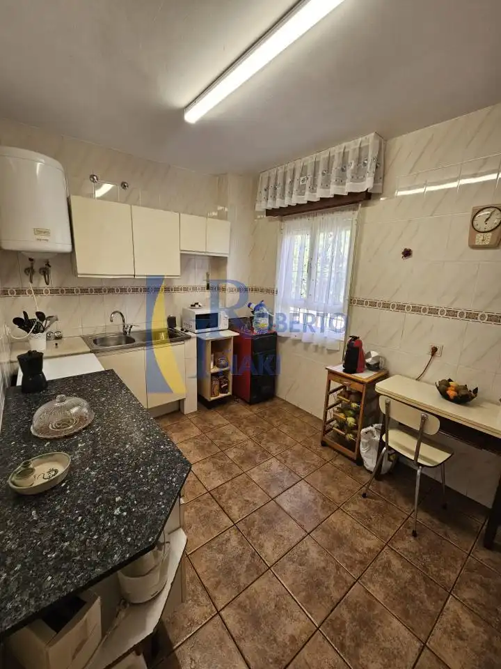 Cocina de Casa o chalet en venta en Laguna de Negrillos con Calefacción y Jardín privado
