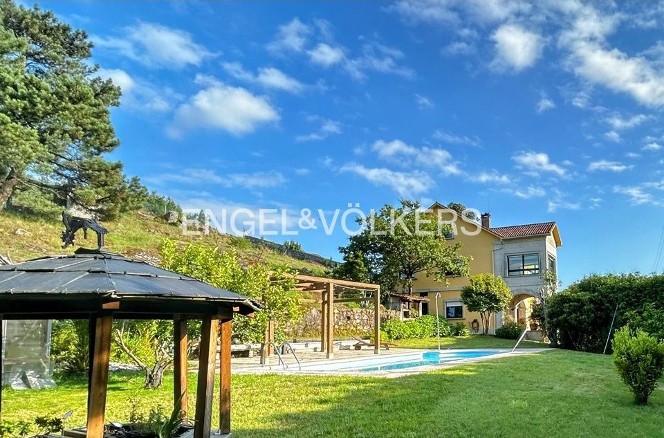 Exterior view of House or chalet for sale in Cambados  with Heating, Private garden and Parquet flooring