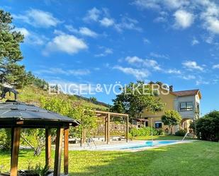 Vista exterior de Casa o xalet en venda en Cambados amb Calefacció, Jardí privat i Parquet