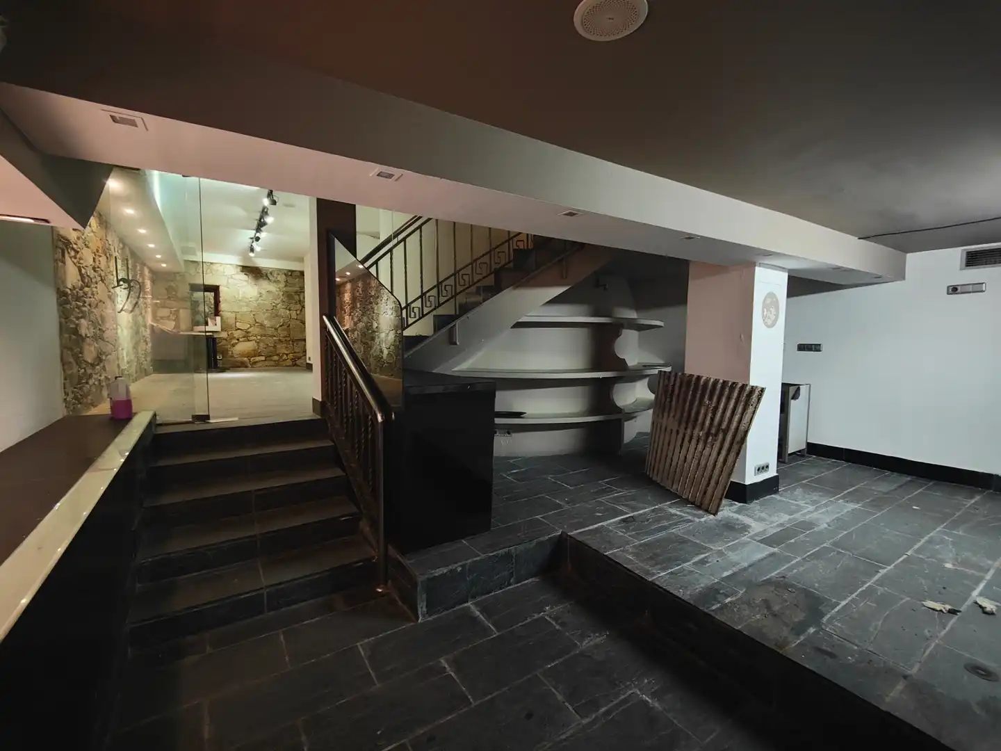 Commercial properties for rent in Vigo   with Air Conditioner