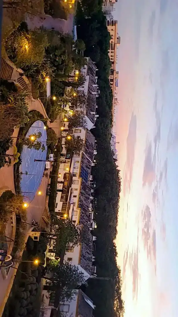 Vista exterior de Àtic en venda en Estepona amb Aire condicionat