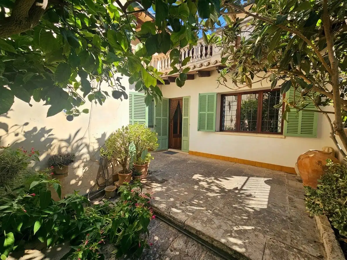 Vista exterior de Casa o xalet en venda en Llucmajor amb Calefacció, Jardí privat i Terrassa