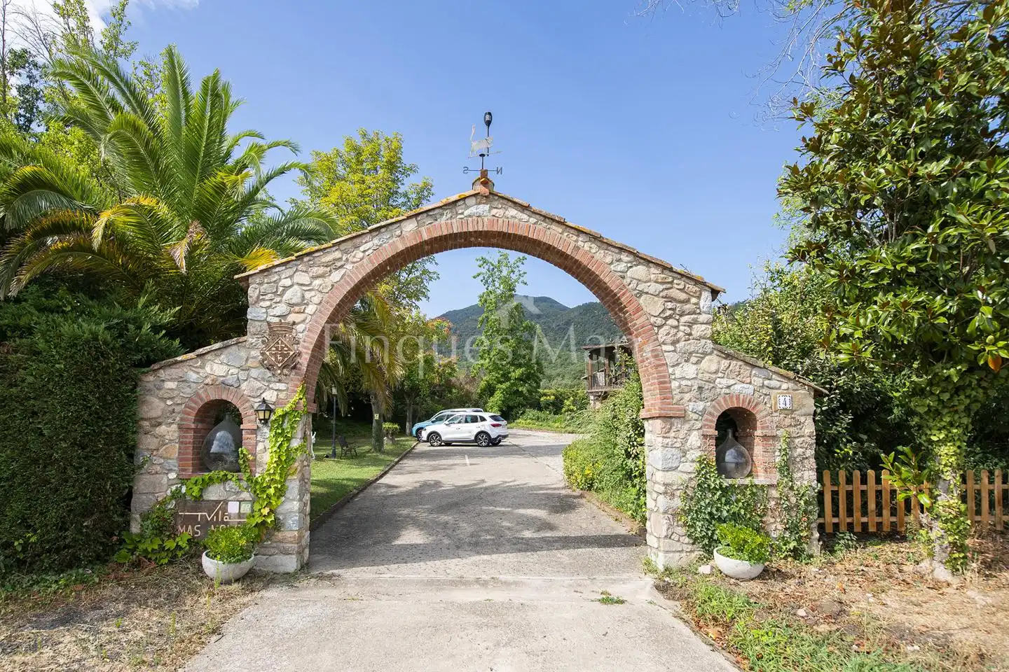 Vista exterior de Finca rústica en venda en La Cellera de Ter amb Calefacció, Jardí privat i Terrassa