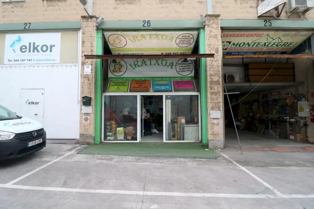 Industrial building for sale in Urbi
