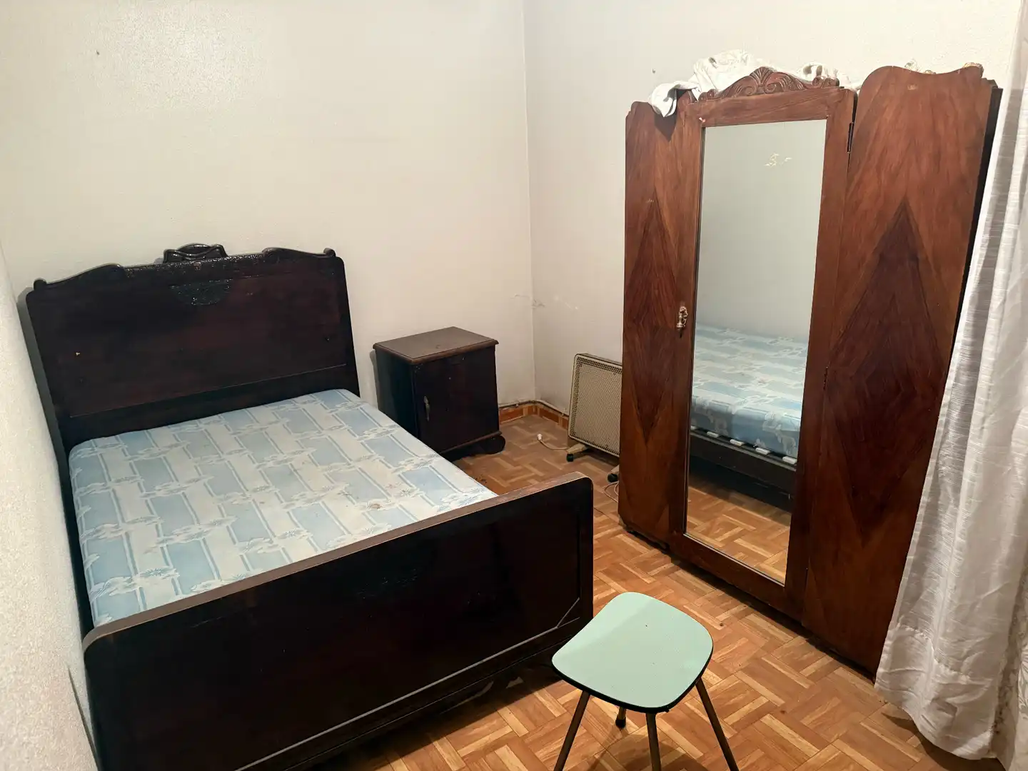 Habitación de Piso en venta en León Capital  con Calefacción, Trastero y Amueblado