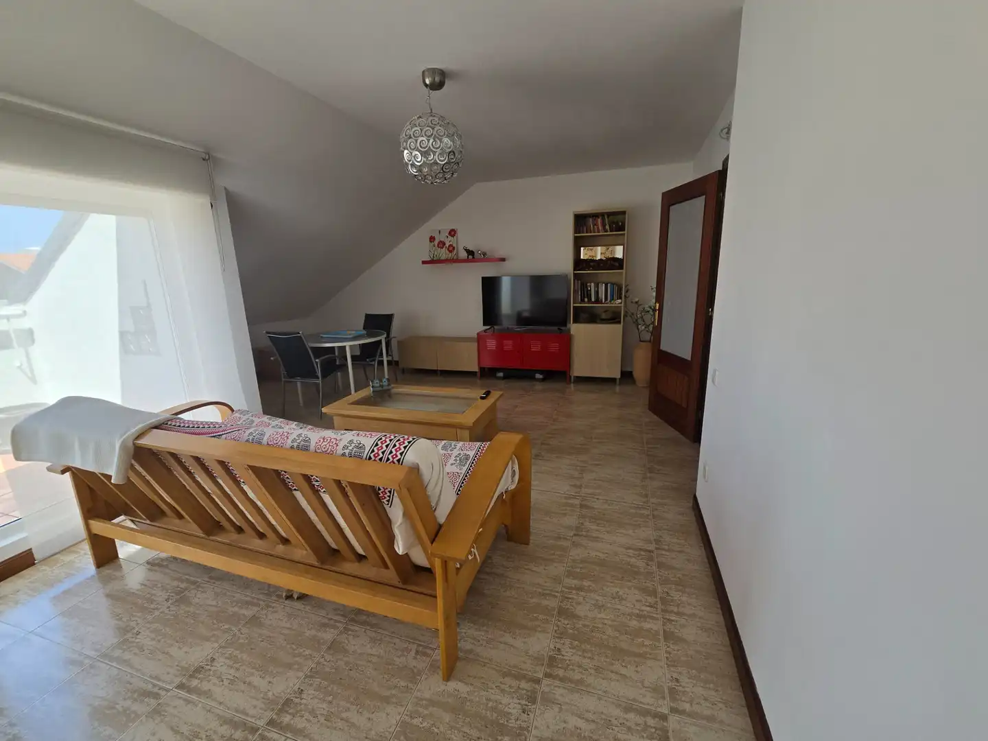 Sala d'estar de Àtic en venda en Bareyo amb Calefacció, Terrassa i Moblat