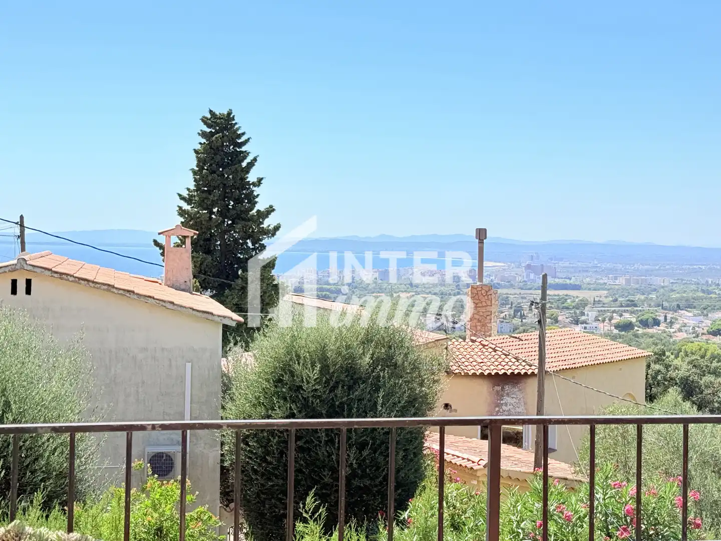 Casa con jardín en venta en Carrer salamanca 11, imagen 2