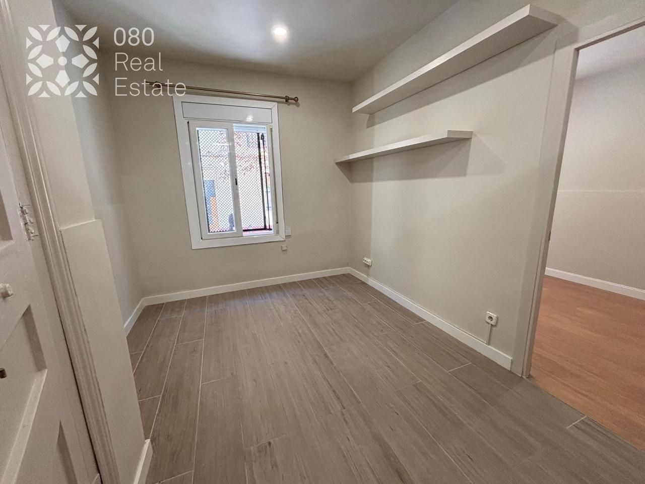 Bedroom of Planta baja for sale in  Barcelona Capital  with Parquet flooring