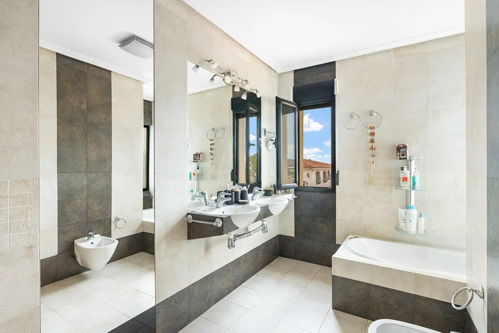 Baño de Casa o chalet en venta en Alicante / Alacant con Aire acondicionado, Jardín privado y Terraza