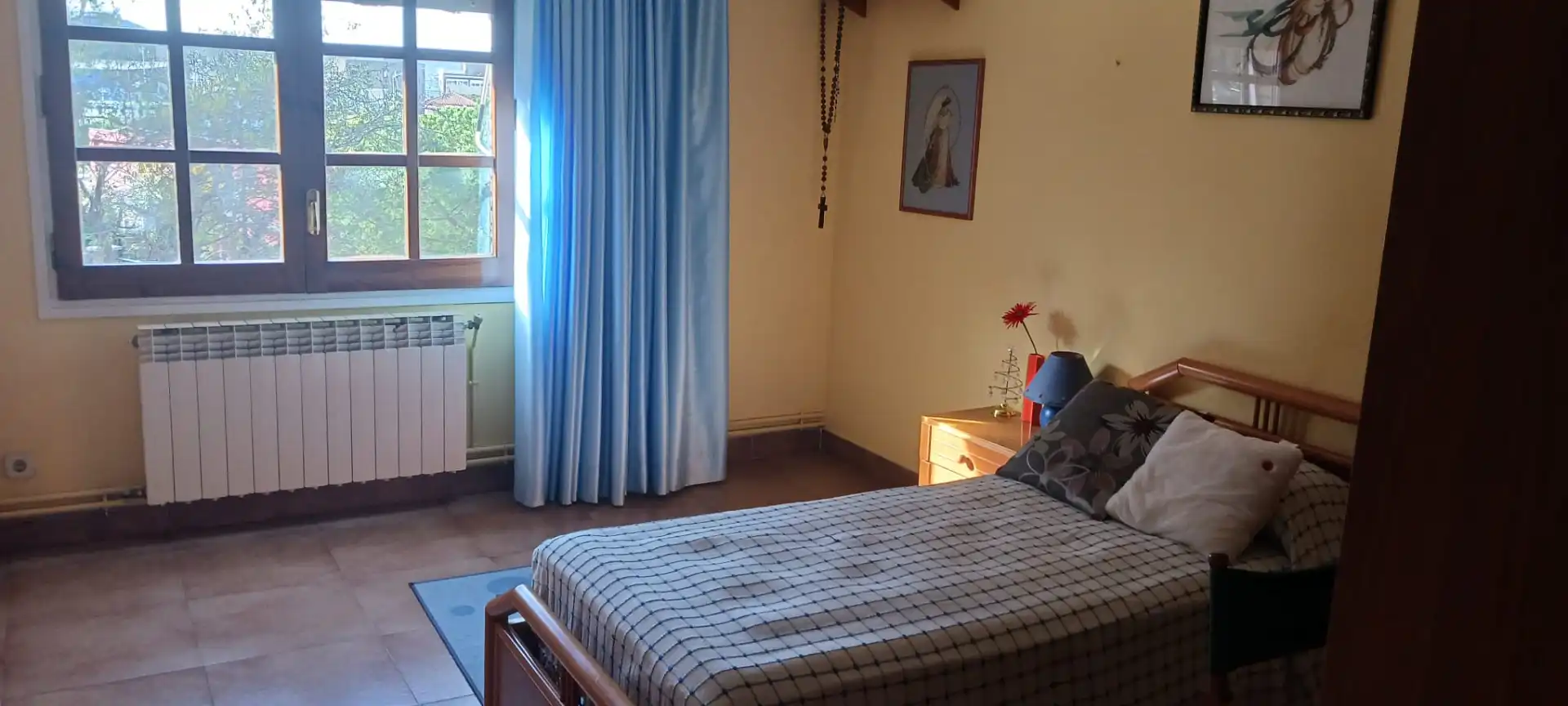 Dormitori de Casa o xalet en venda en Esplugues de Llobregat amb Calefacció, Jardí privat i Traster
