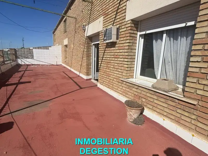 Vista exterior de Ático en venta en Linares con Aire acondicionado y Terraza